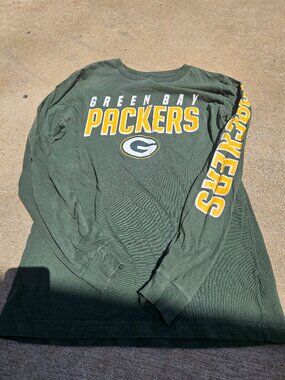 Green Bay Packers long sleeve tshirt YXL/ AS with print down sleeve also